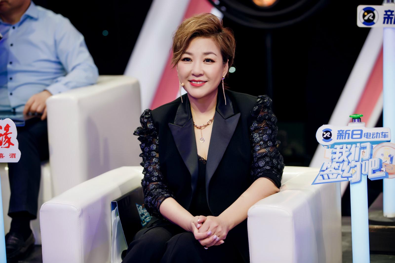 但是李静却非常淡定,离开央视之后,她还有很多选择.