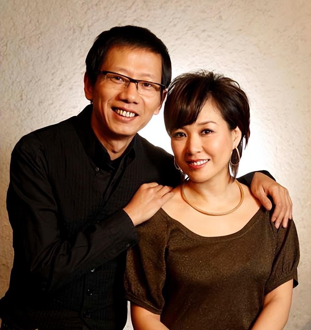 但是李静却非常淡定,离开央视之后,她还有很多选择.