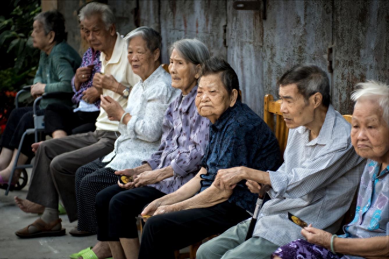 回顾养老院不为人知的潜规则吃绝户和翻床率百万人的真相