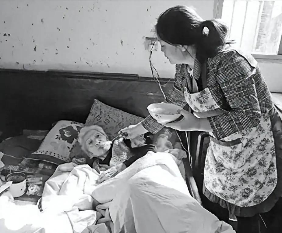 回顾养老院不为人知的潜规则吃绝户和翻床率百万人的真相