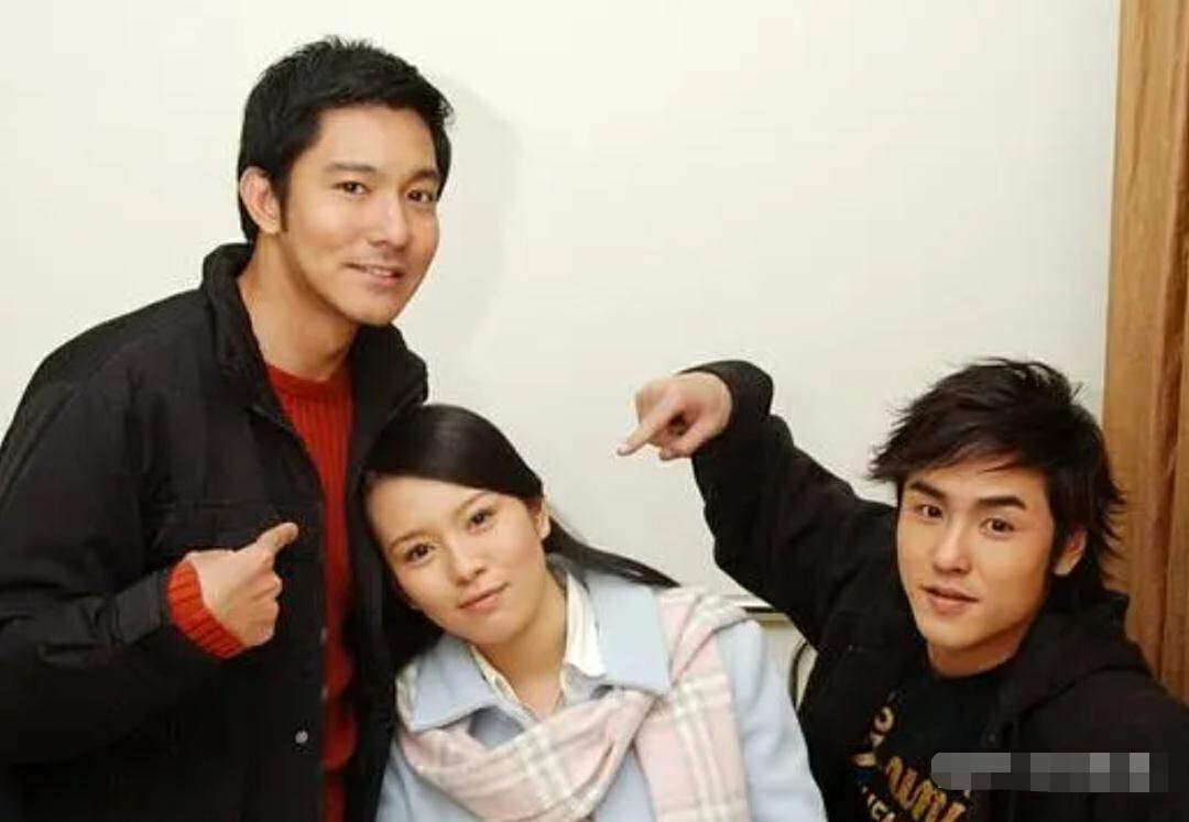 拍戏之后第一部小有名气的作品是《绿光森林》,他演男二,男一是立威廉