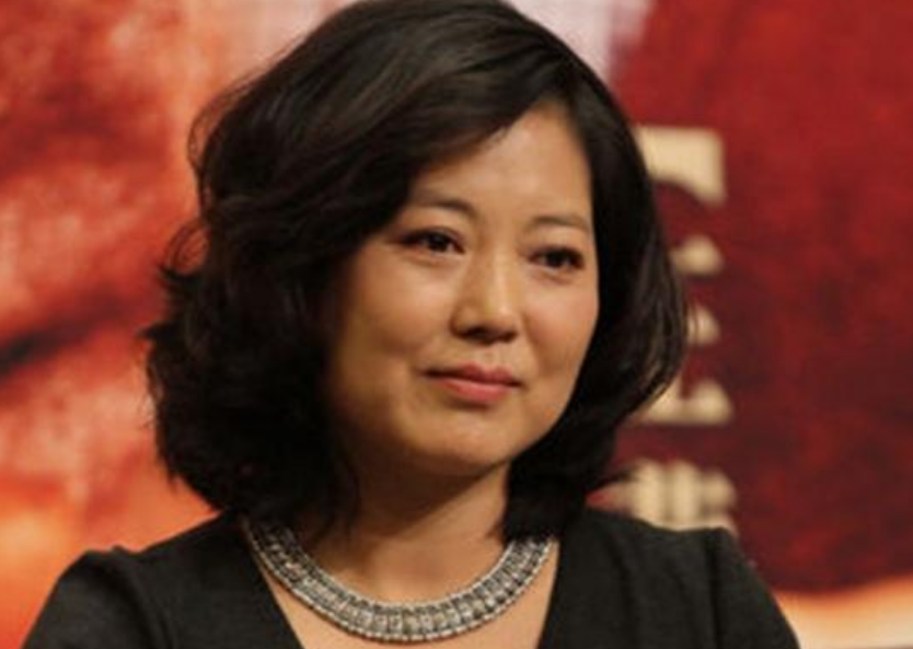 王茜华分手后心有不甘千里追夫挽回爱情43岁高龄生子获幸福