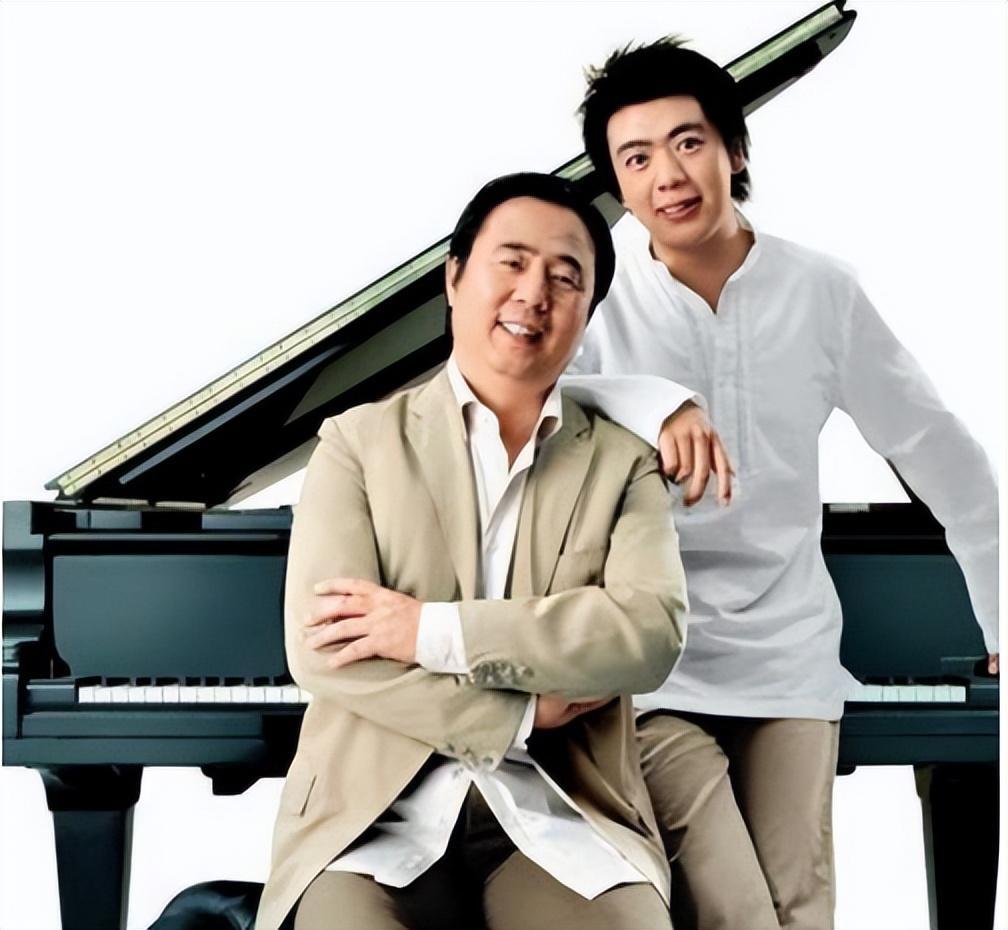 年轻貌美且身材曼妙的巩新亮小姐与举世闻名的"钢琴王子"郎朗初次相遇