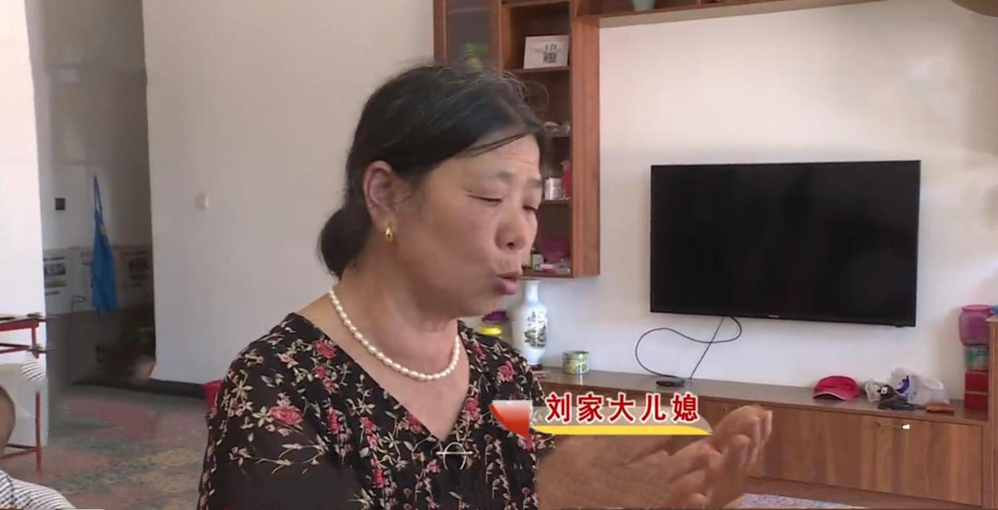 回顾6个儿子住洋楼别墅92岁老父住破屋危房儿子不关我的事