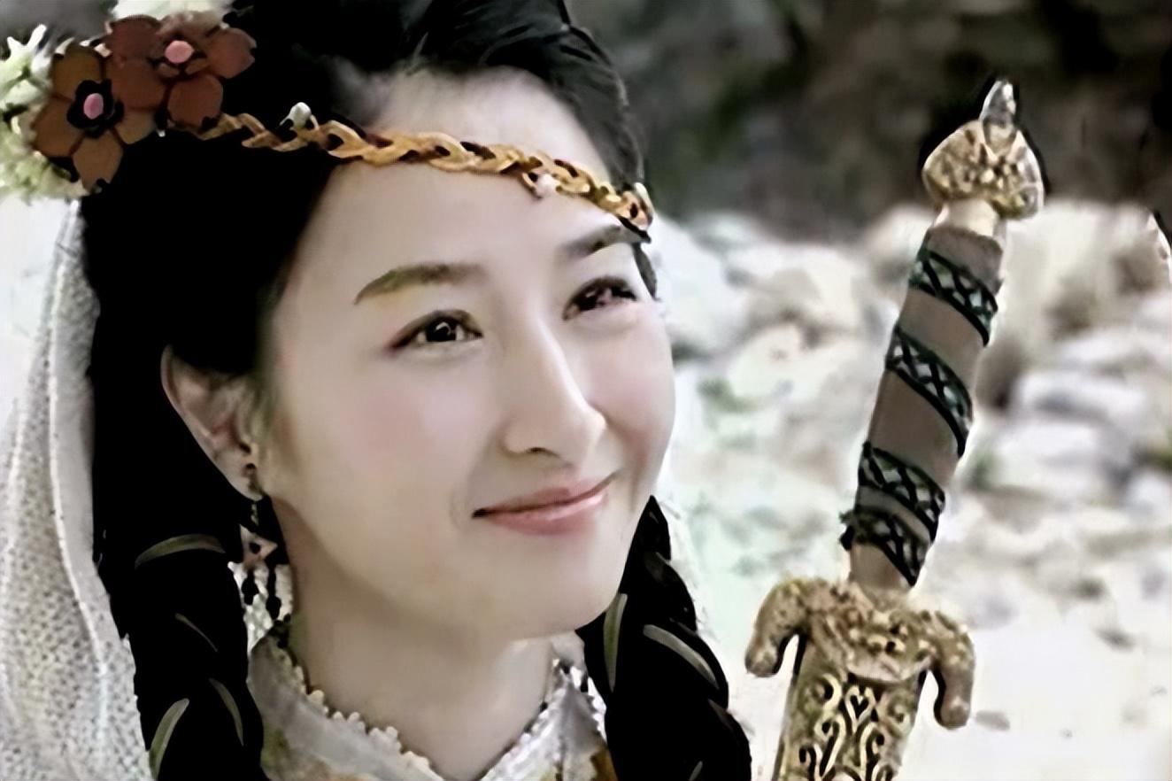 关咏荷,饰演霍青桐