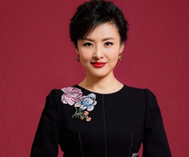 央视主持人周涛第一段婚姻让她痛苦第二段婚姻给她救赎