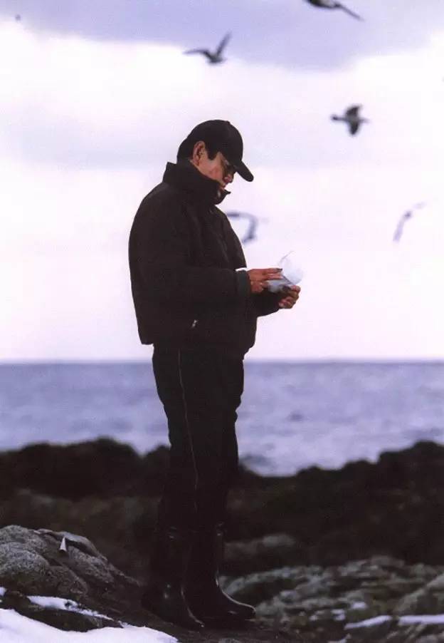 回顾她醉酒去世后高仓健终生未娶无儿无女一生只爱她一人