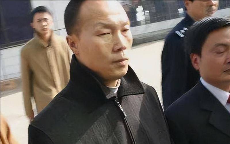 94年男子杀妻入狱被判15年11年后亡妻带着不满十岁的孩子回家