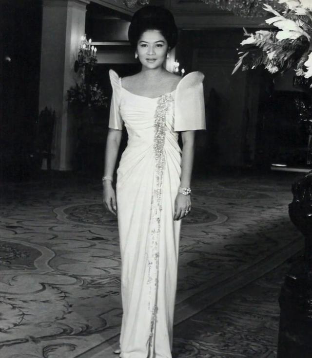 她疯狂敛财上百亿,被发现后已移民美国,如今钱花完了没有?