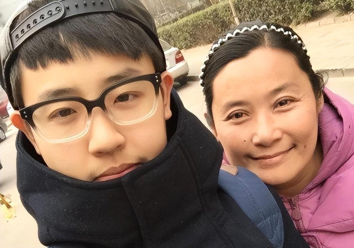 1998年,在邵帅1岁的时候,邵帅父母就离了婚,两人各奔东西,邵帅的父亲