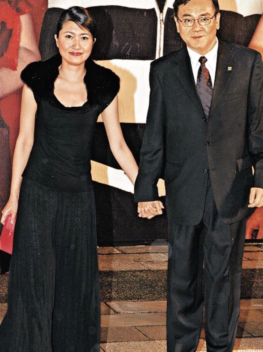 尔冬升嫌弃张曼玉丑与二婚妻子丁克却转身与女友生女