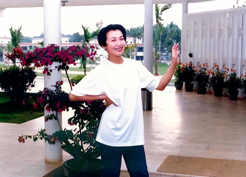 与演康熙的焦晃有过一段30岁年龄差的恋爱却红颜薄命骤然离世