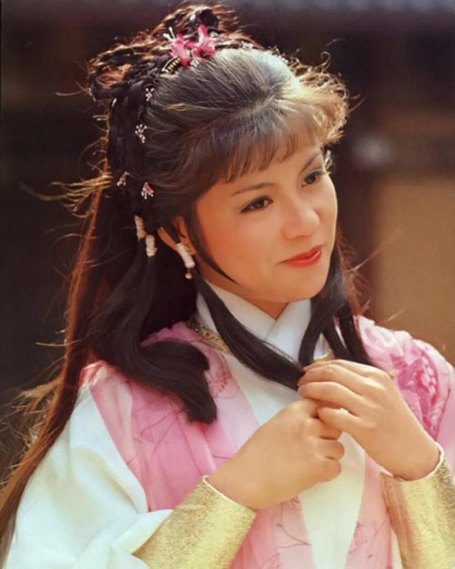 黄造时,饰演华筝