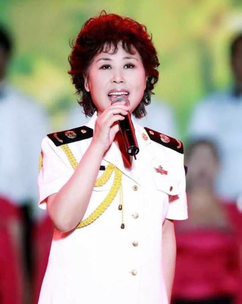 著名歌唱家卞小贞嫁平凡丈夫相守53年脑瘫儿子也已经步入中年