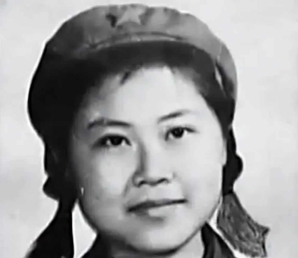 著名歌唱家卞小贞嫁平凡丈夫相守53年脑瘫儿子也已经步入中年