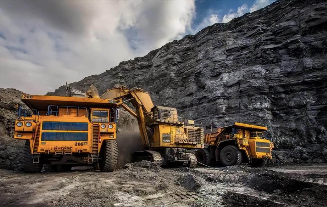 回顾55米厚的煤层开采了118年中国的露天煤矿现在怎么样了