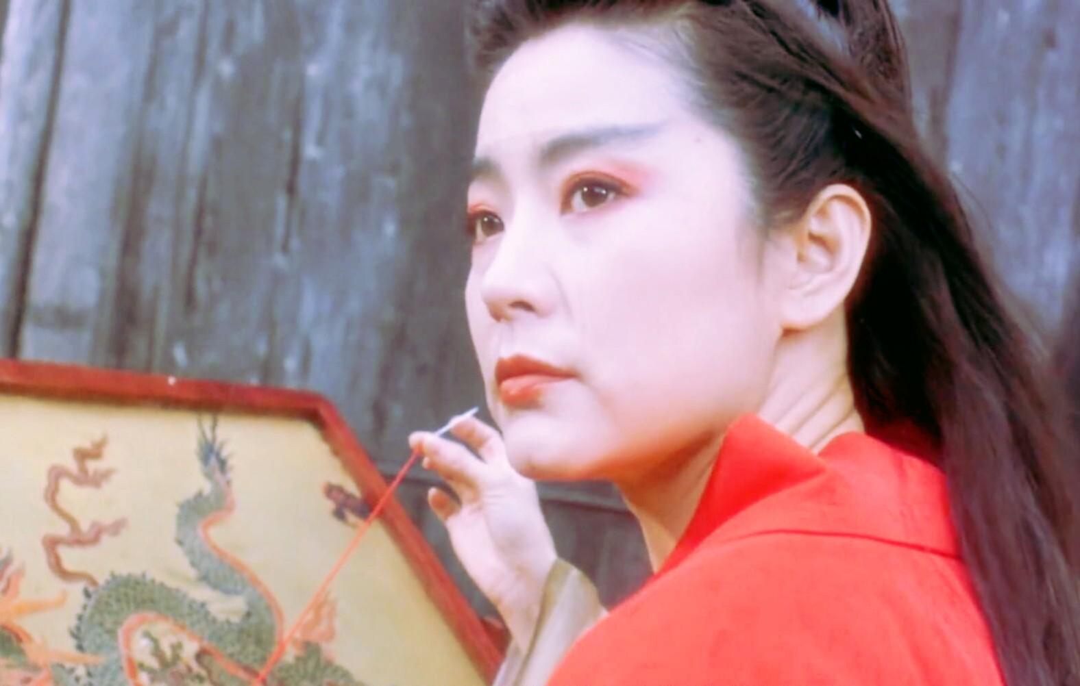 林青霞(饰演东方不败)