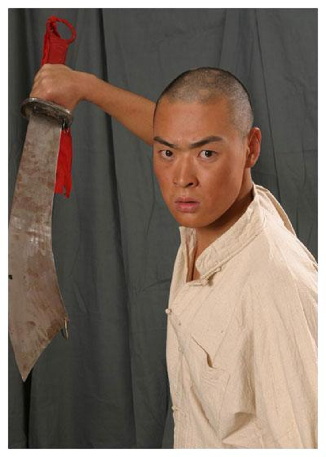 1957年抗战老兵来上海出差,在公交车上,发现藏匿9年的日本间谍