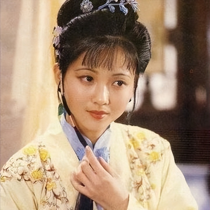 越剧演员出身的她,不仅有种多愁善感的气质,还总让人心生怜悯.