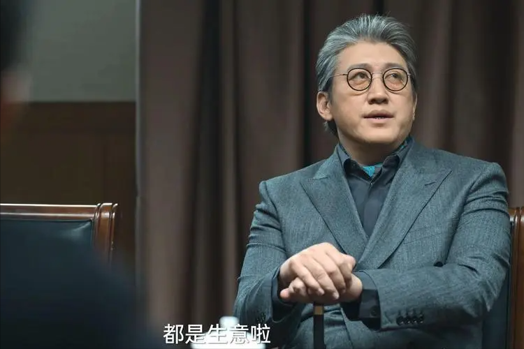 演员赵龙豪出道多年来一直都是不瘟不火主要还是长相很吃亏