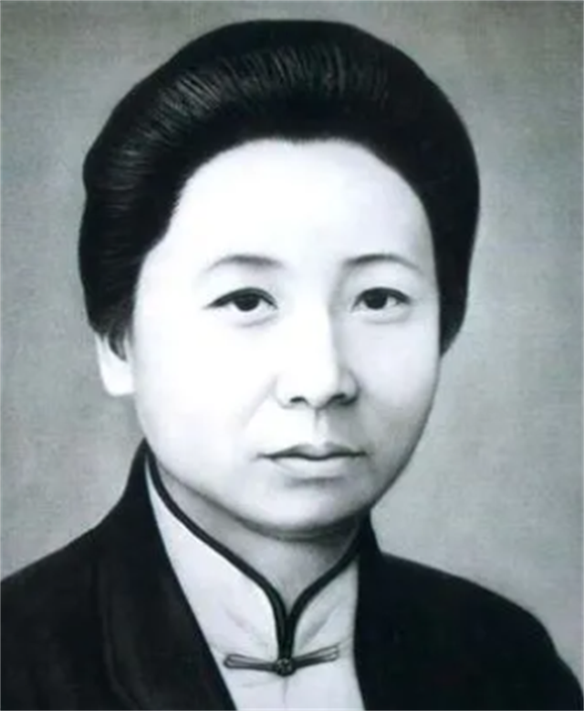 葛兰英于1866年出生于湖南湘乡县的荷叶镇,她的家族是当地的三大名门