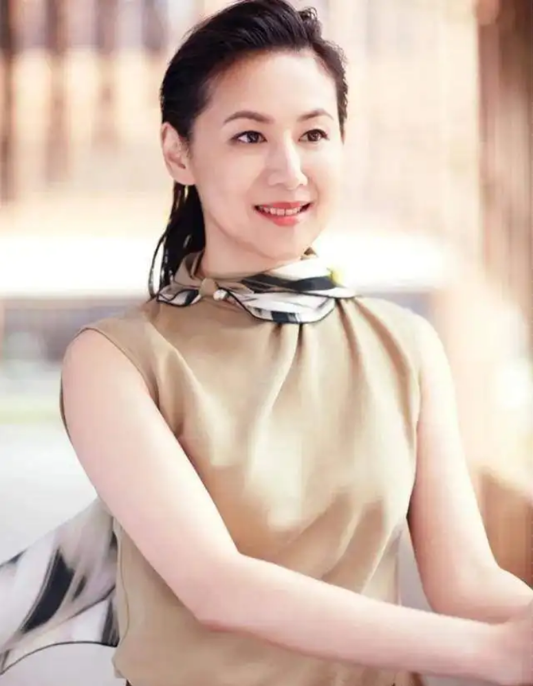 主持人王津元嫁大4岁富豪郭广昌连生3个孩子她过得幸福吗