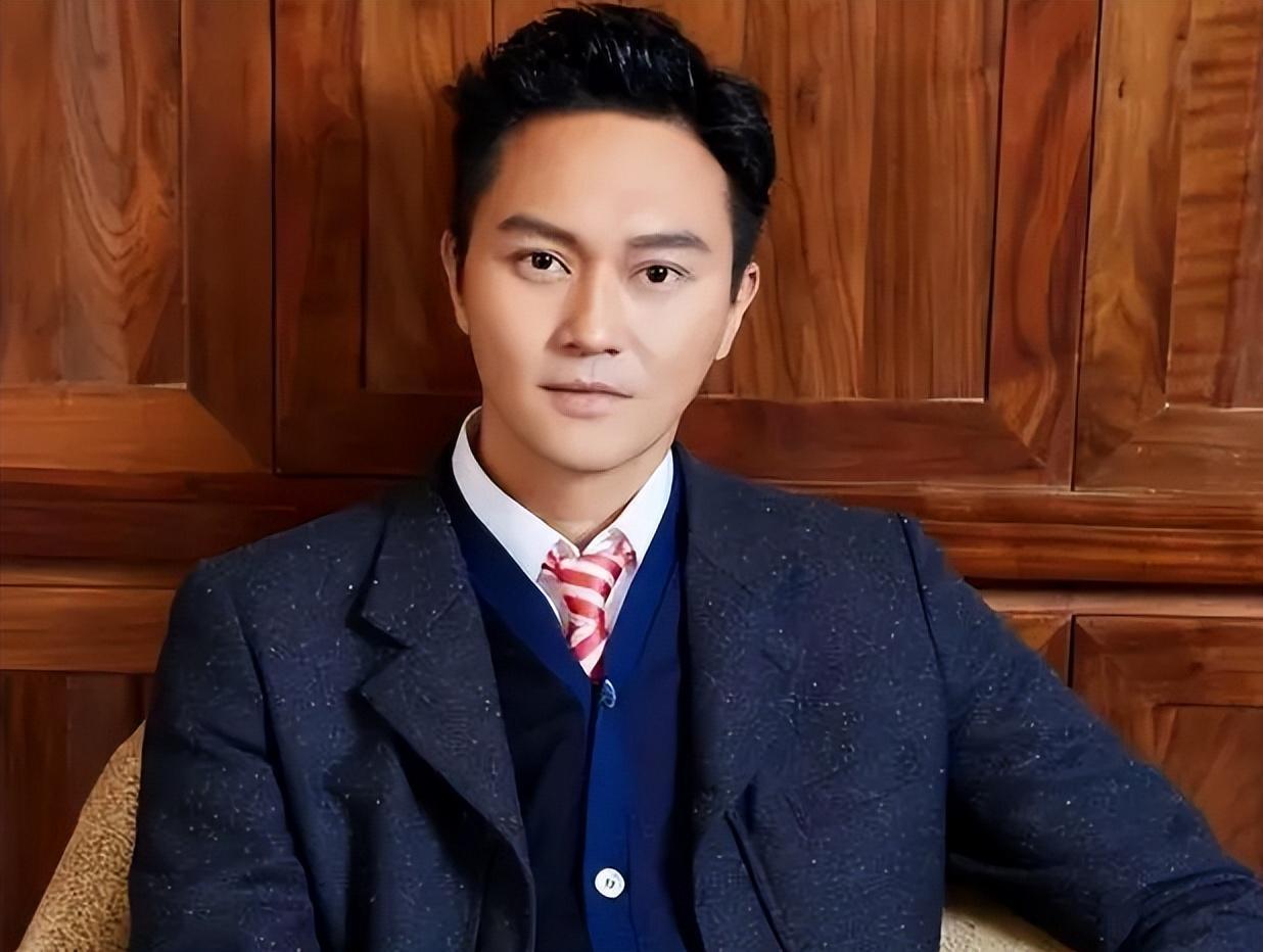 21年后再看张智霖:才发现他能娶到袁咏仪做老婆,到底多幸运