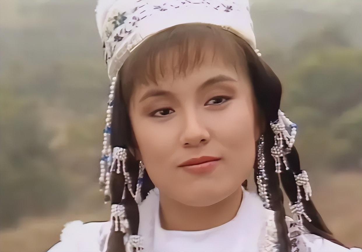 黄造时,饰演华筝