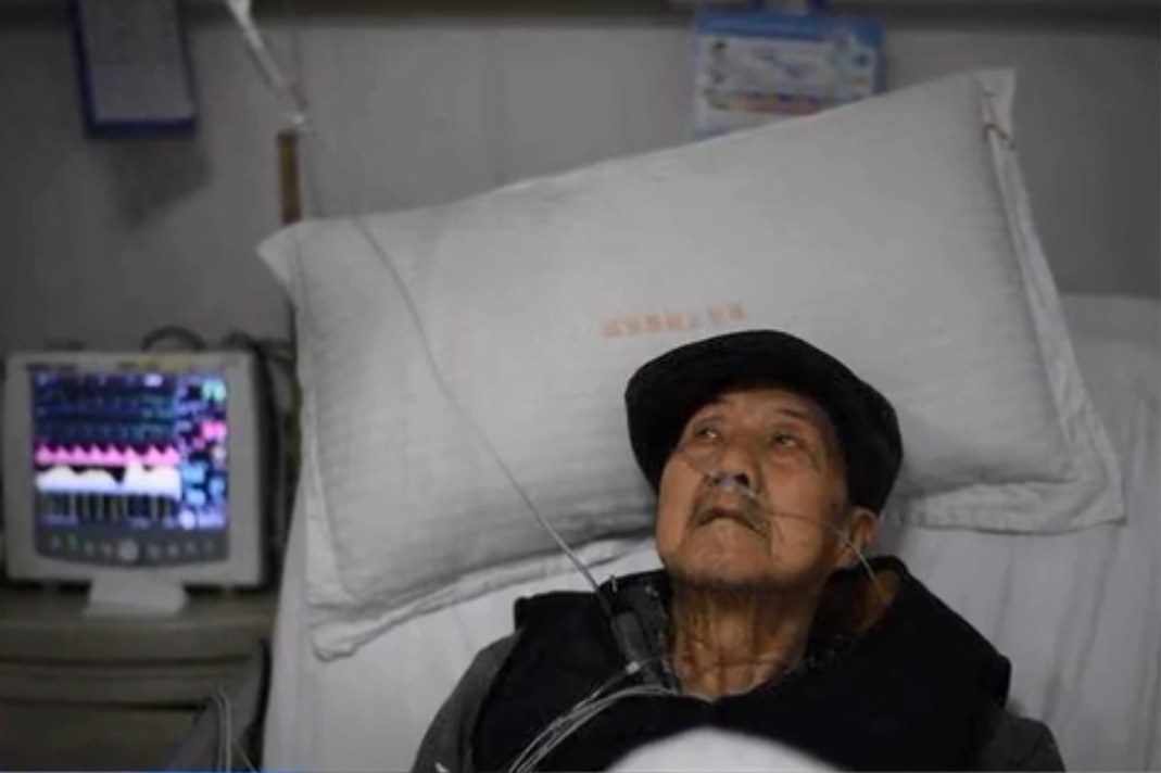 2017年肺癌晚期的84岁老人决定将遗产送给主治女医生原因感人