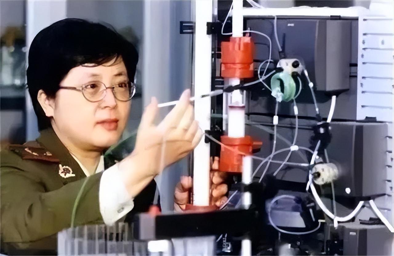 女英雄陈薇结婚多年没在家忙过老公做家务是对她才能的浪费