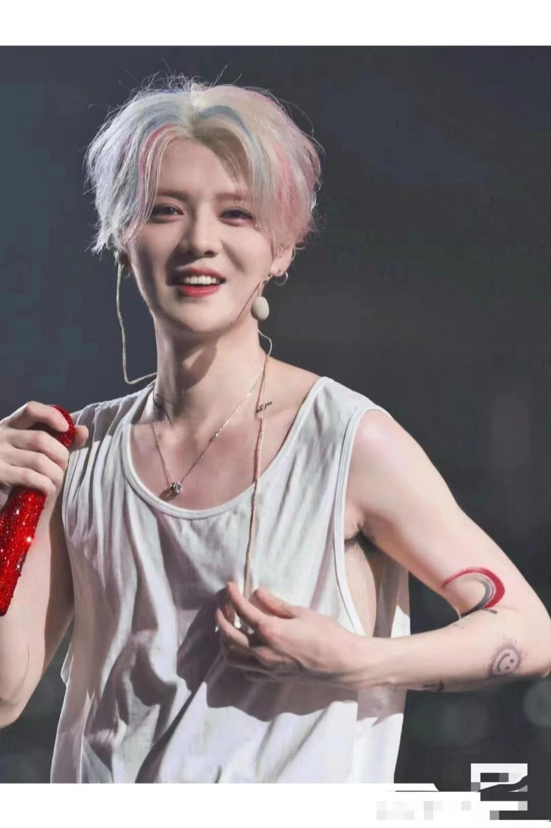 这一次34岁的鹿晗又给娱乐圈男偶像好好上了一课