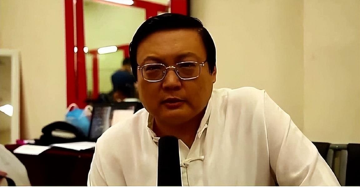 就是"聂圣哲年逾花甲仍虚心求学,梁宏达欣然接纳资深弟子",这下网友们