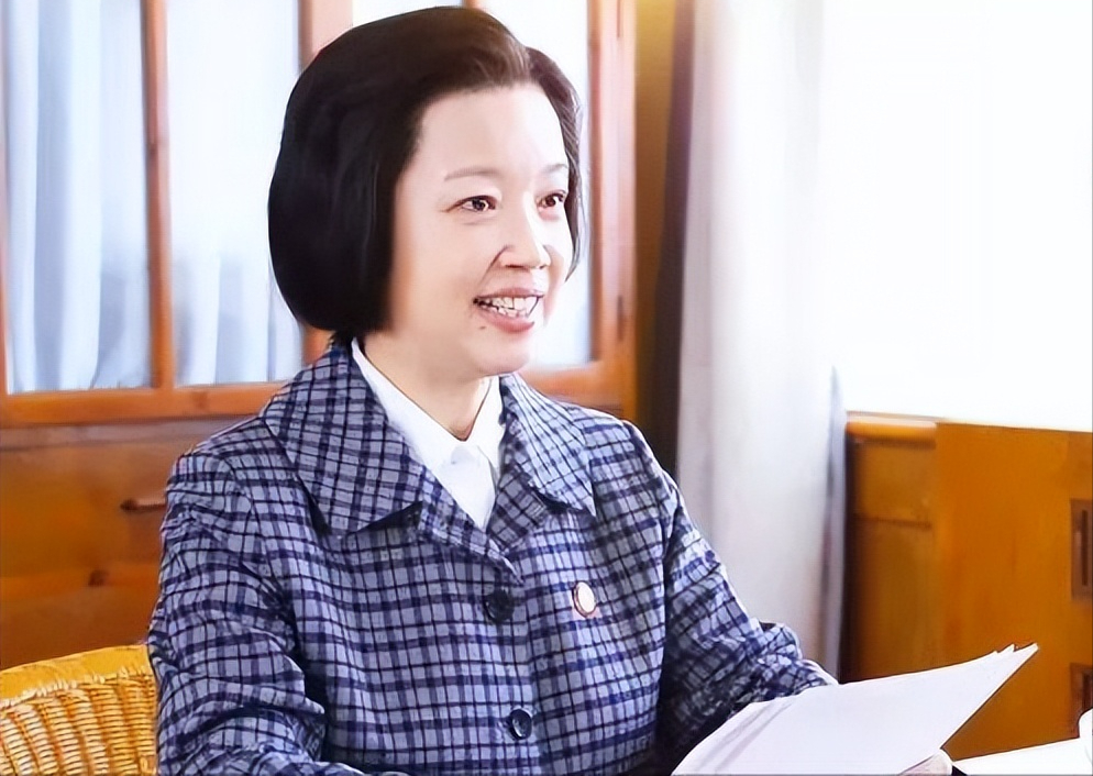 黄薇:与蔡国庆青梅竹马,照顾偏瘫父亲11年,老母让她泪目