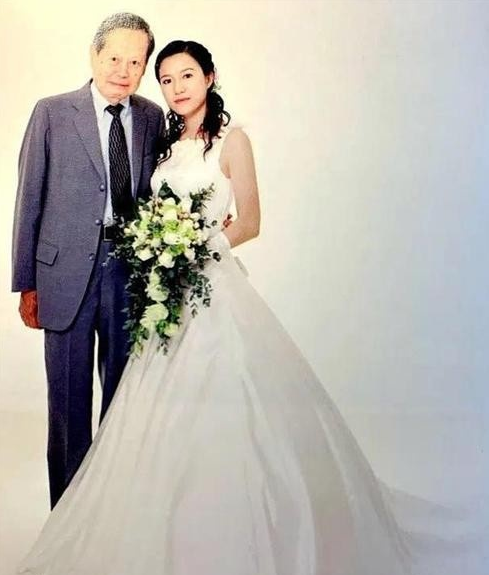 内娱的老夫少妻恋有多炸裂有人80当爸有人和孙女恋爱