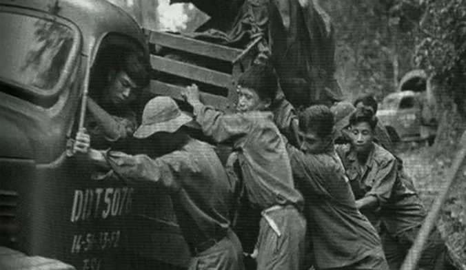 15岁抗洪救灾,23岁拯救12名战友