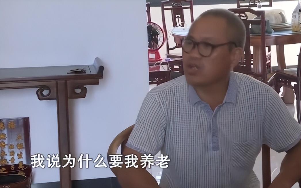 回顾6个儿子住洋楼别墅92岁老父住破屋危房儿子不关我的事