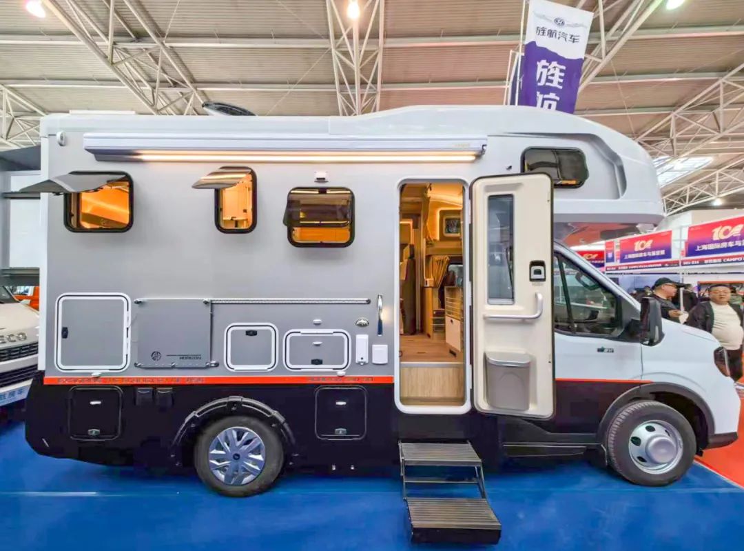 旌航福特全顺t8房车 优越性能 可靠配置 既细心又贴心