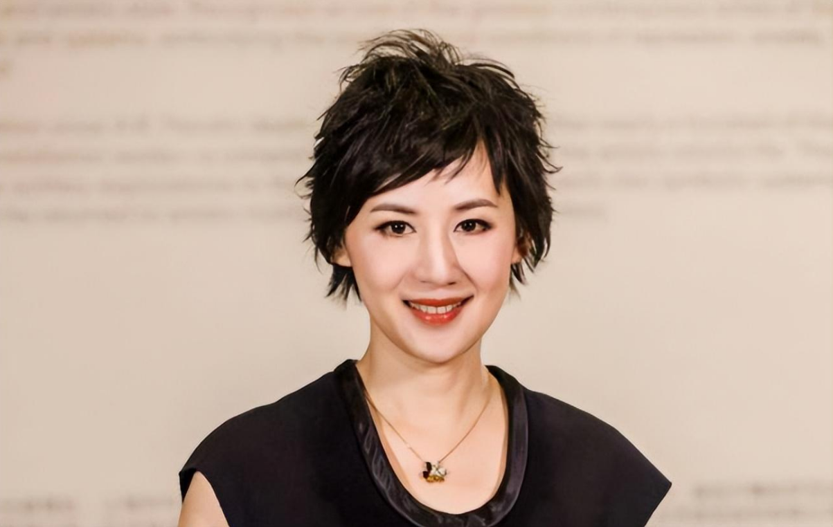 主持人王津元嫁大4岁富豪郭广昌连生3个孩子她过得幸福吗