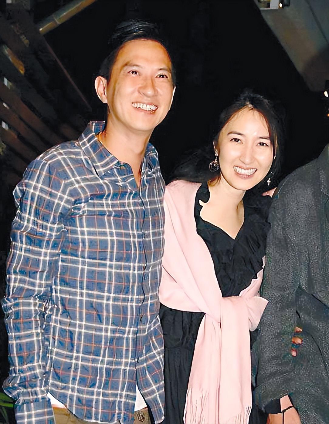 在张家辉不断崛起的时候,很多观众逐渐忘记了关咏荷这个名字,只有她