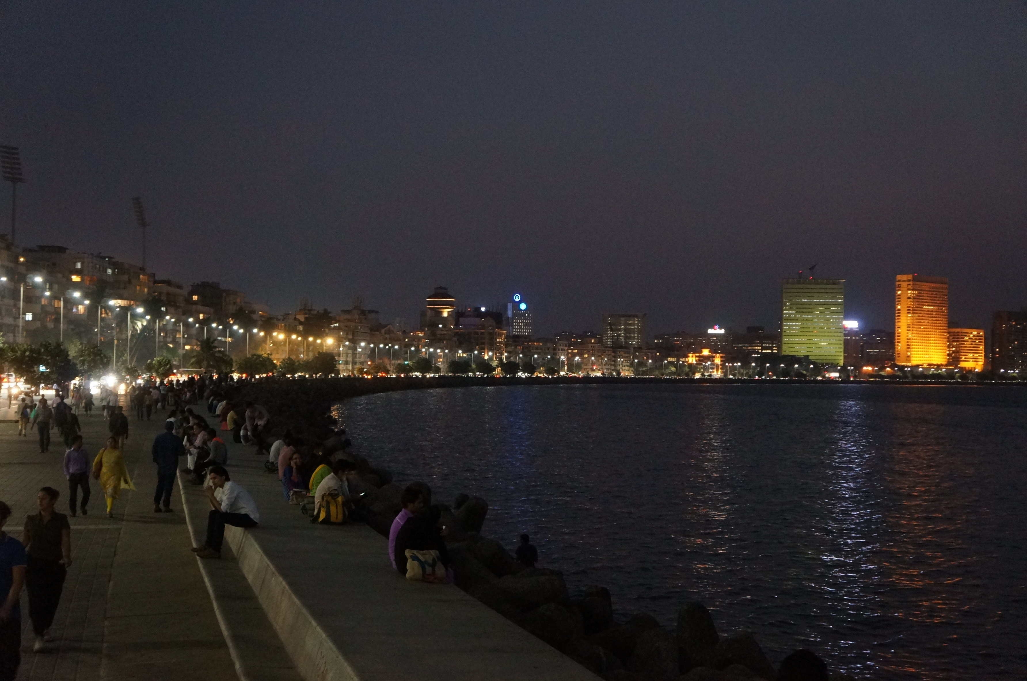 在印度西海岸的璀璨明珠——孟买,有一处地方,它承载着城市的脉动