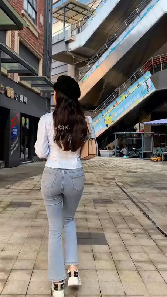 紧身牛仔裤,背影杀