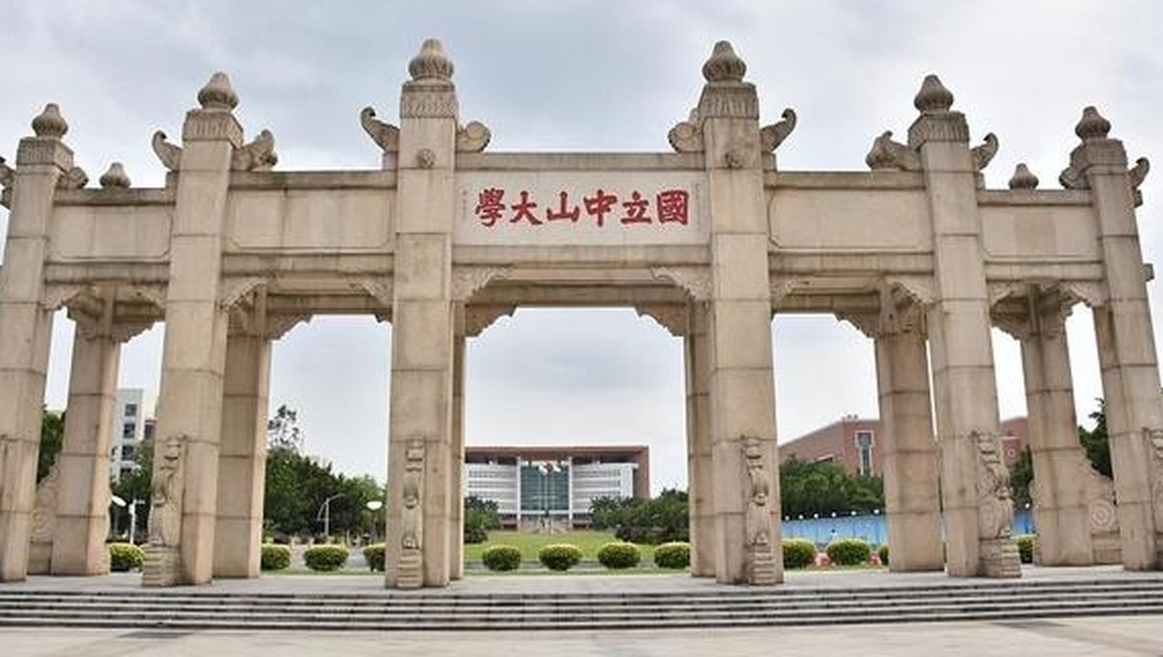中国面积最大的八所大学  1,台湾大学,其校园面积广阔,达到了约510000
