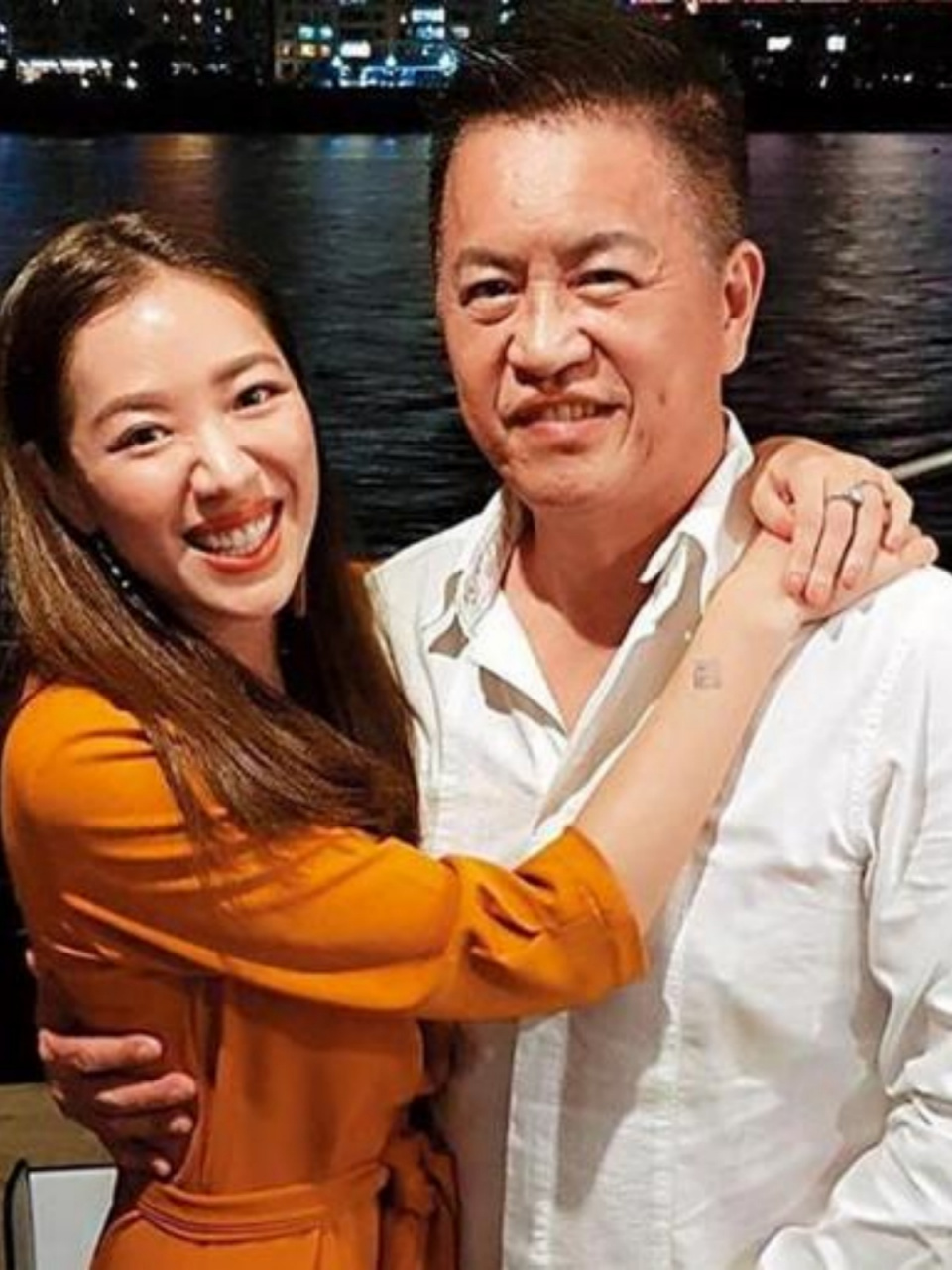 39岁刘伊心官宣怀第三胎女儿,与63岁富豪老公林志隆举办派对庆祝.
