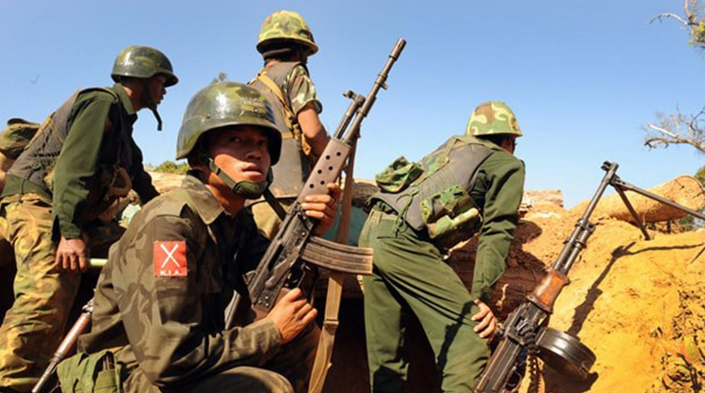 云南军区进行实兵实弹演习应对持续冲突,位于缅北克钦邦沿线.