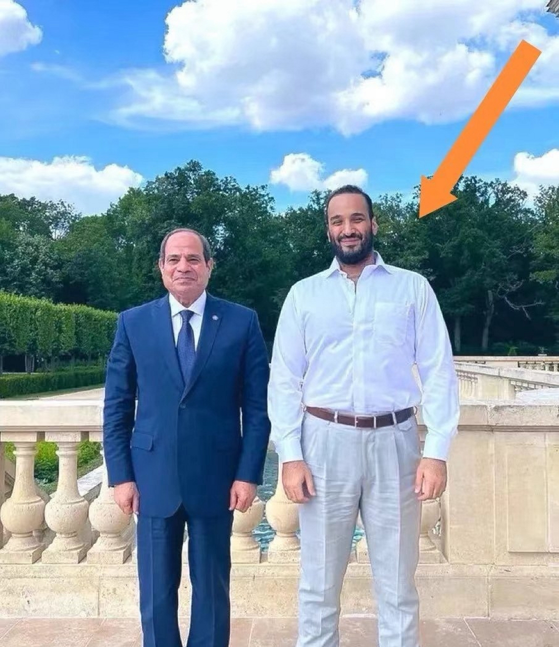 沙特王储小萨勒曼,衣服一换,人都要帅气很多 67了