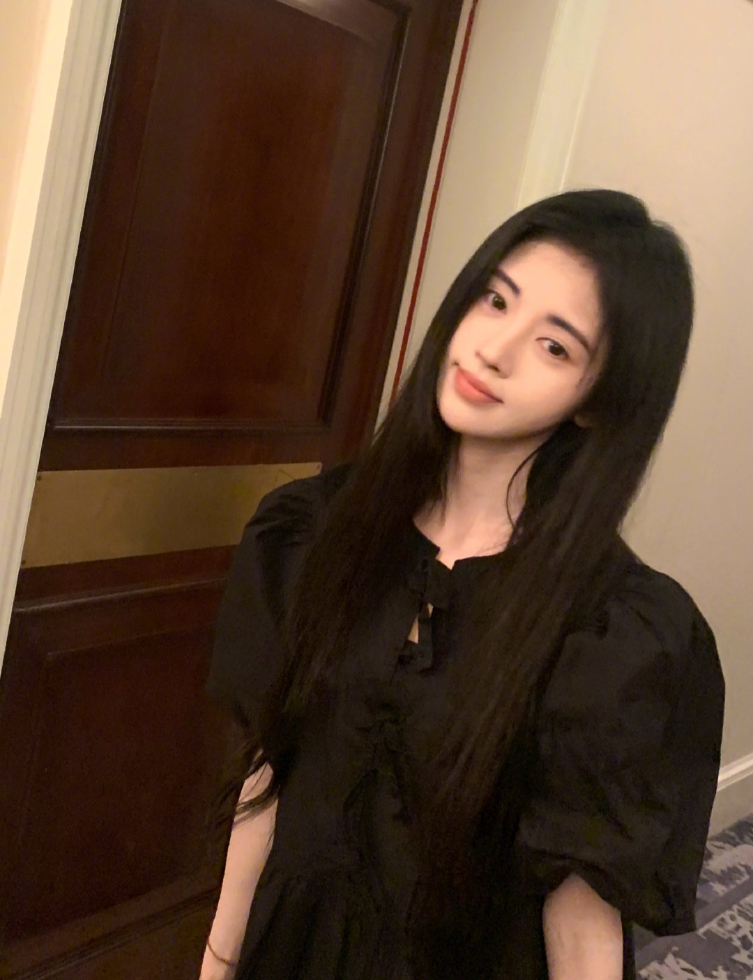 鞠婧祎就是那种甜妹看见就想