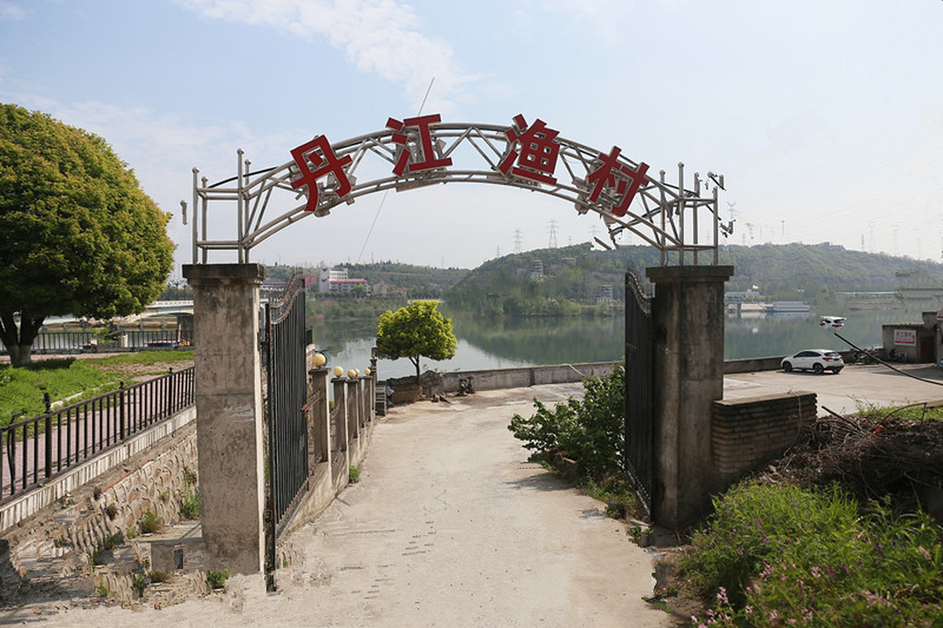 丹江渔村位于丹江口均州大桥下,风景如画,具有浓郁古均州风格.