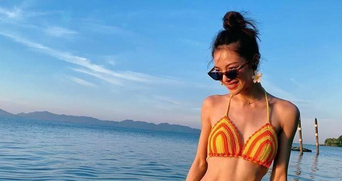 不理李现前女友传言,钟楚曦晒海边照,好身材引网友羡慕