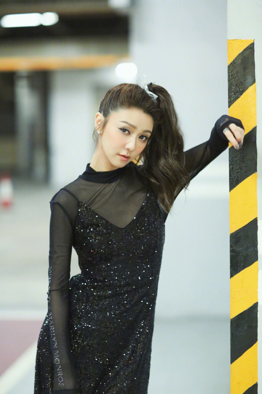 薛凯琪时尚壁纸大赏,绝美画风尽显女神魅力!