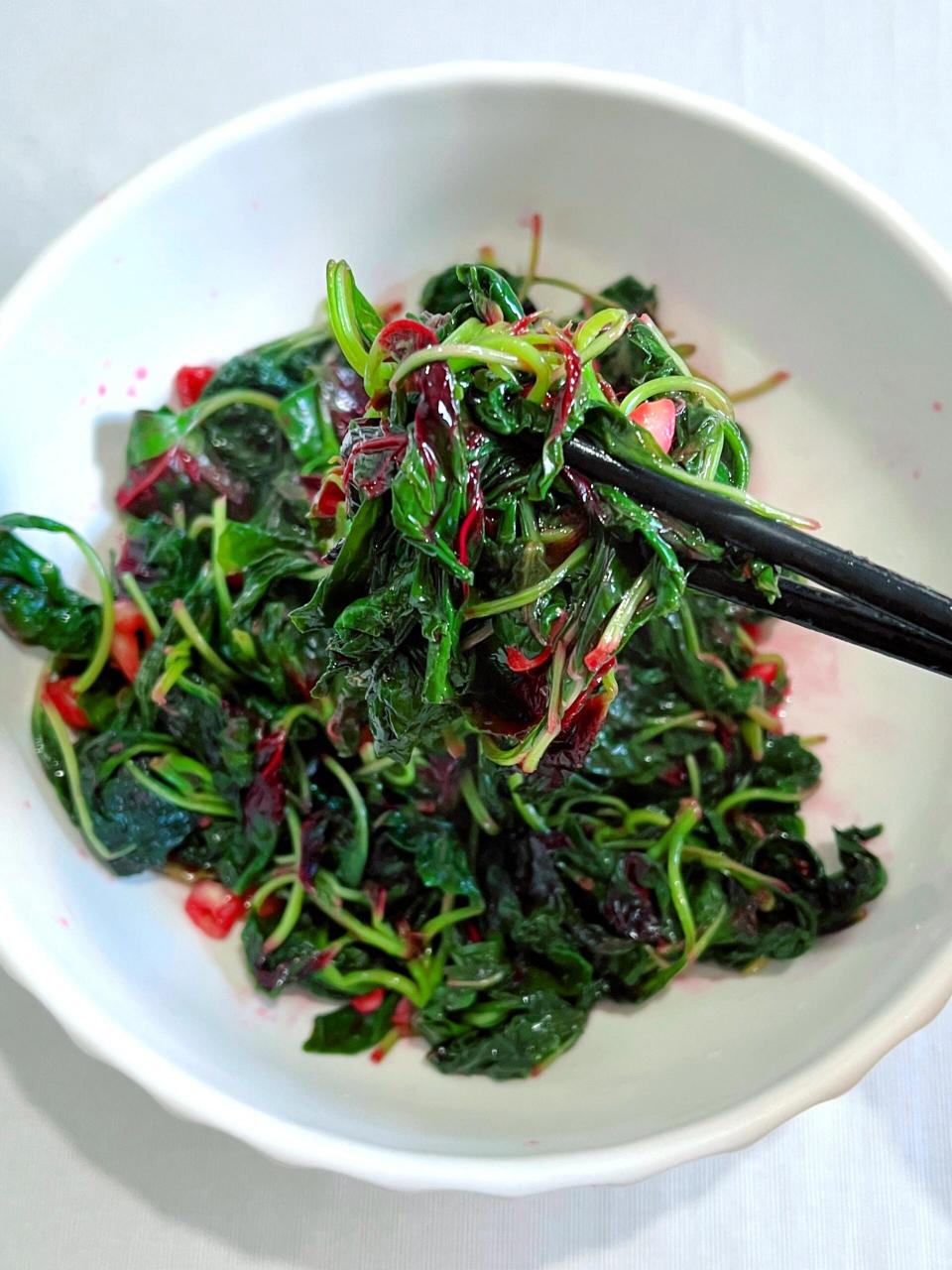 分享一道好吃的素炒苋菜🥗 炒素菜不用太多调料就能做出好吃的味道